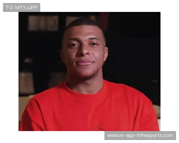 姆巴佩被拍与电影明星对笑,跨界话题再起 姆巴佩被拍与电影明星对笑,跨界话题再起