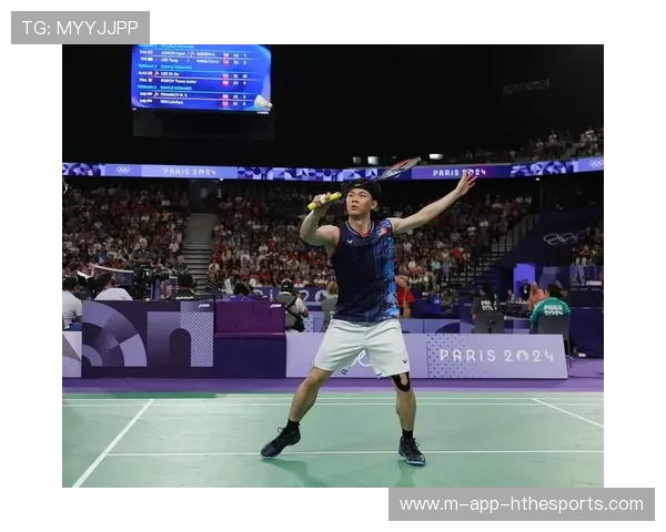 羽毛球少年跳杀跳到撞地，青春热血谁与争锋