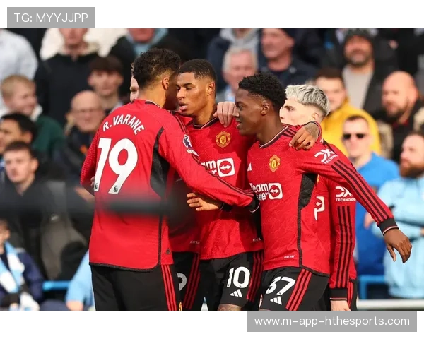 英超：曼联逆转获胜，争夺榜首！，曼联重返英超榜首