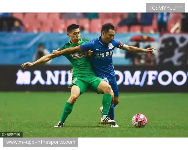 茹子楠右路长驱直入送精妙传中,国安新边路组合显威力 茹子楠右路长驱直入送精妙传中,国安新边路组合显威力